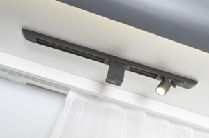 Mit drei Schlafplätzen (2 + 1) bietet der Sun Living C 65 SL Platz für Paare oder kleine Familien, die Wert auf Qualität, Funktionalität und Stil legen. Miete ihn jetzt im Caravan Center Thüringen und genieße grenzenlose Mobilität mit höchstem Komfort.